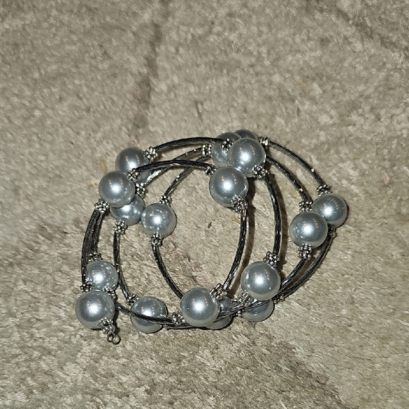 White Shell Pearl Wrap Bracelet - Picture 1 of 1